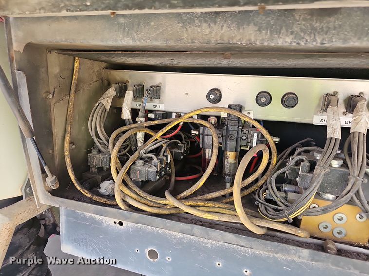 image for item EJ5529 2006 Frieghtliner  FC80 street sweeper truck