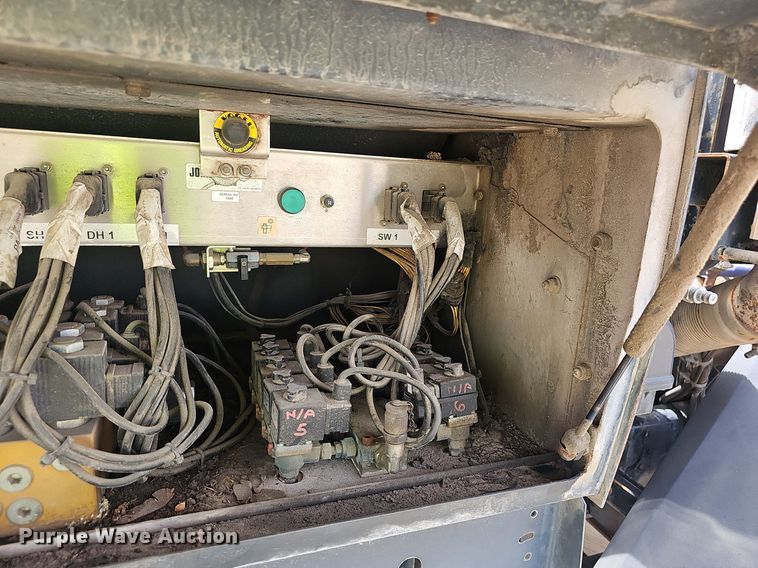 image for item EJ5529 2006 Frieghtliner  FC80 street sweeper truck