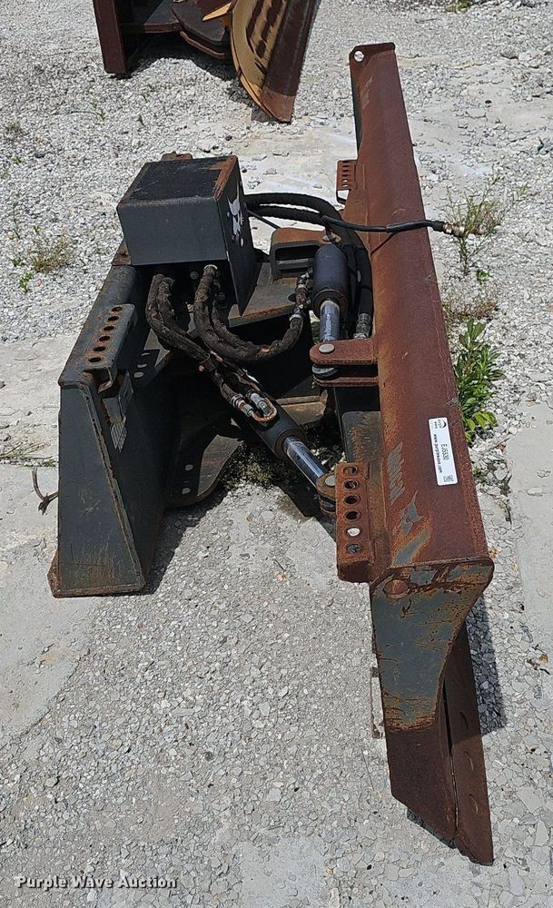 image for item EJ5530 Bobcat  90