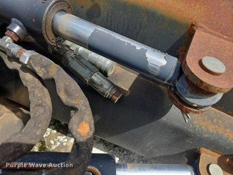 image for item EJ5530 Bobcat  90