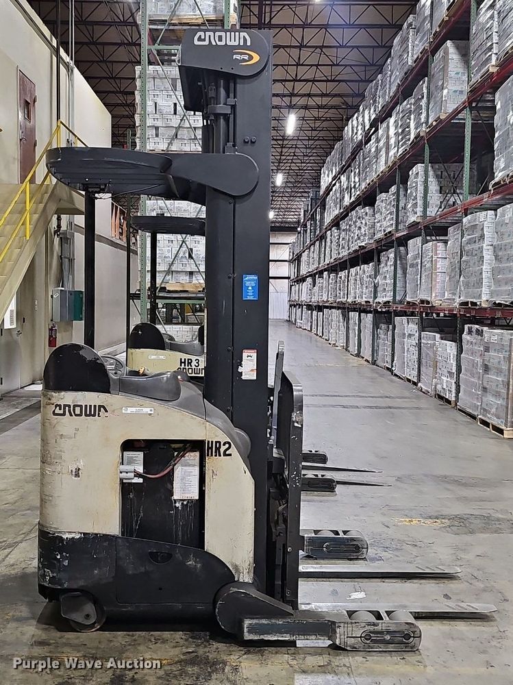 image for item EJ5549 Crown 5200 Series order picker