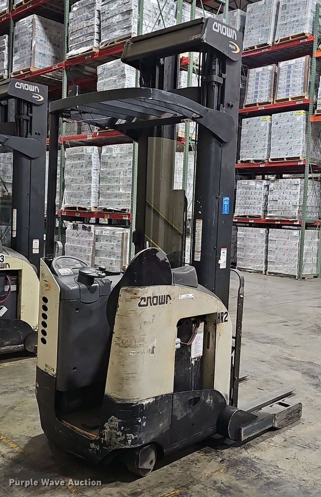 image for item EJ5549 Crown 5200 Series order picker