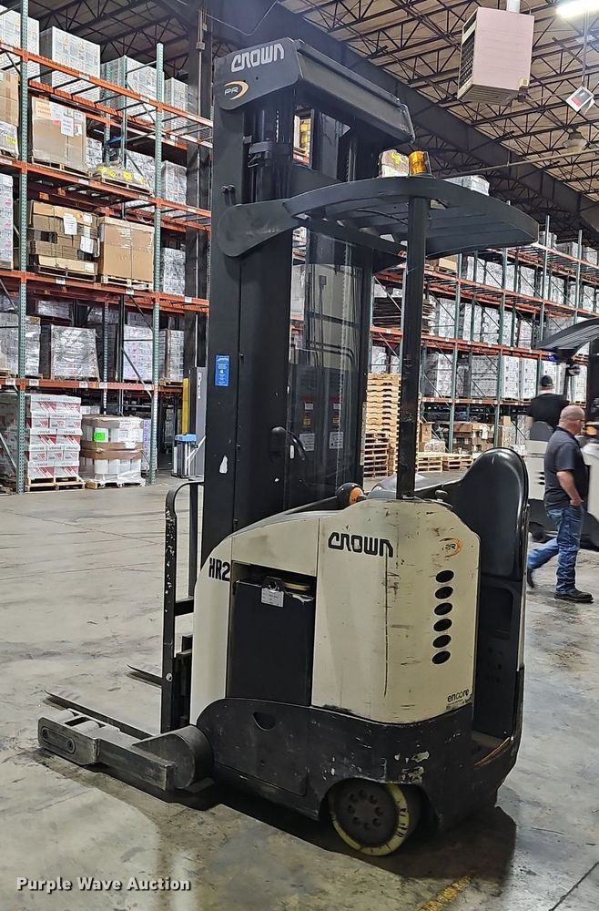 image for item EJ5549 Crown 5200 Series order picker