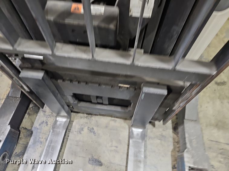 image for item EJ5549 Crown 5200 Series order picker