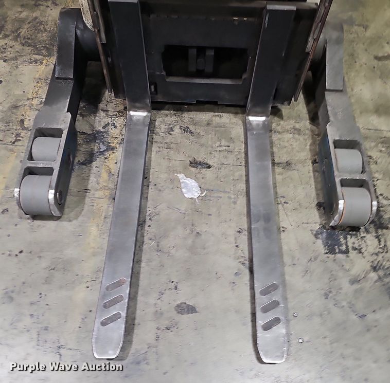 image for item EJ5549 Crown 5200 Series order picker