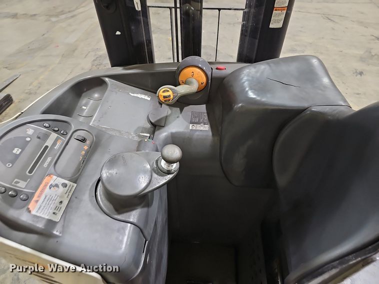 image for item EJ5549 Crown 5200 Series order picker