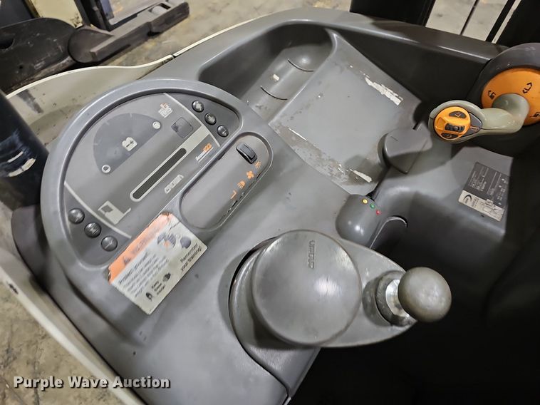 image for item EJ5549 Crown 5200 Series order picker