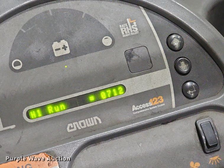 image for item EJ5549 Crown 5200 Series order picker