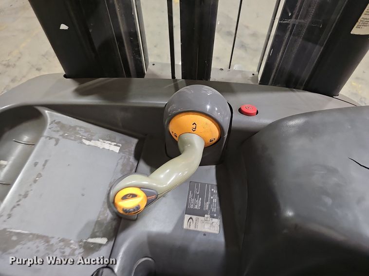 image for item EJ5549 Crown 5200 Series order picker