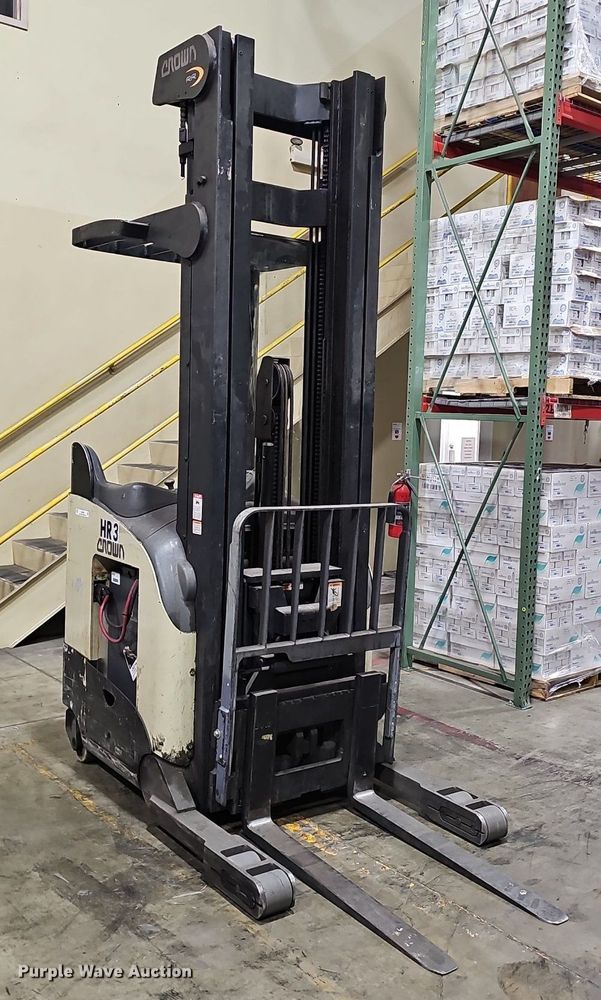 image for item EJ5550 Crown 5200 Series  order picker