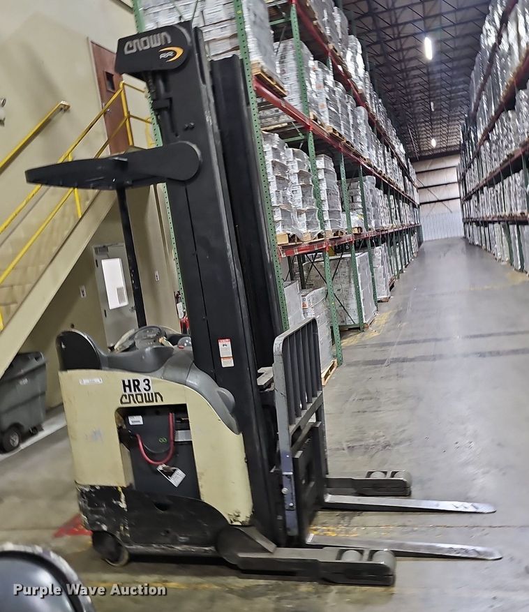 image for item EJ5550 Crown 5200 Series  order picker