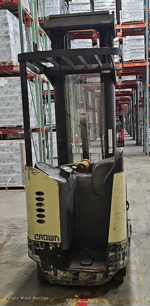 image for item EJ5550 Crown 5200 Series  order picker