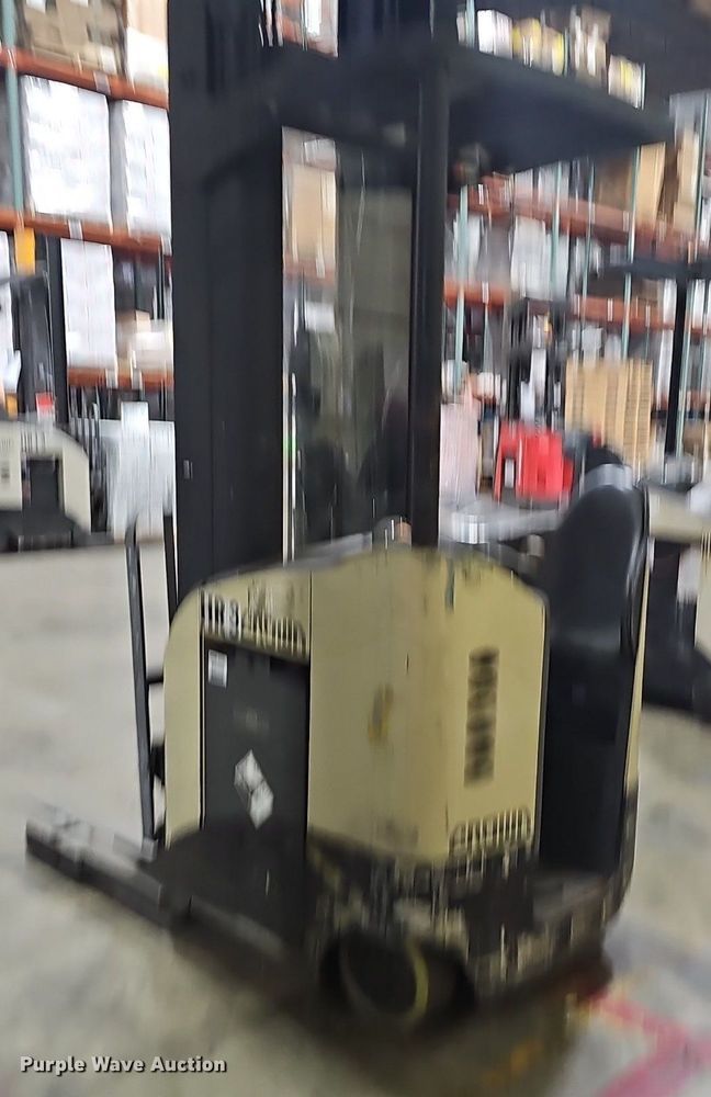 image for item EJ5550 Crown 5200 Series  order picker