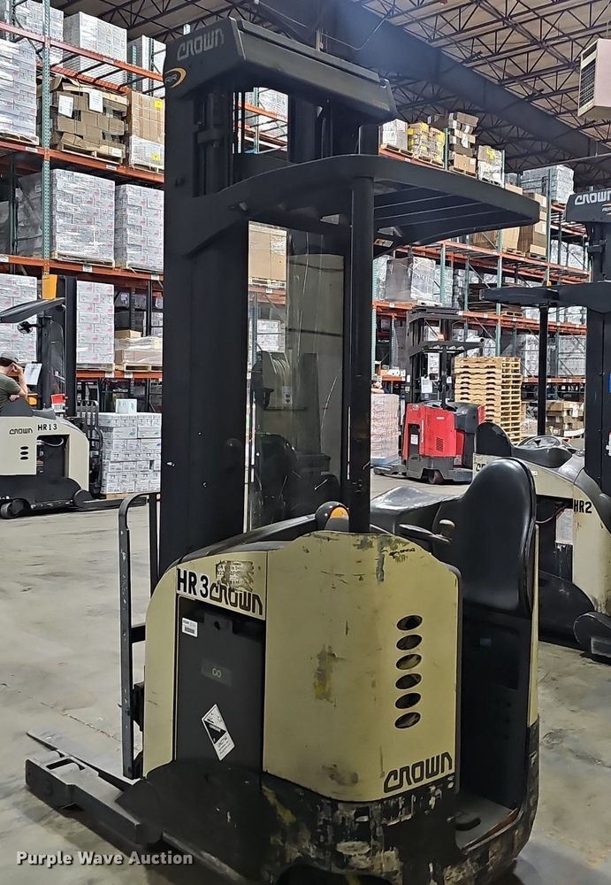 image for item EJ5550 Crown 5200 Series  order picker