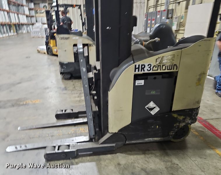 image for item EJ5550 Crown 5200 Series  order picker