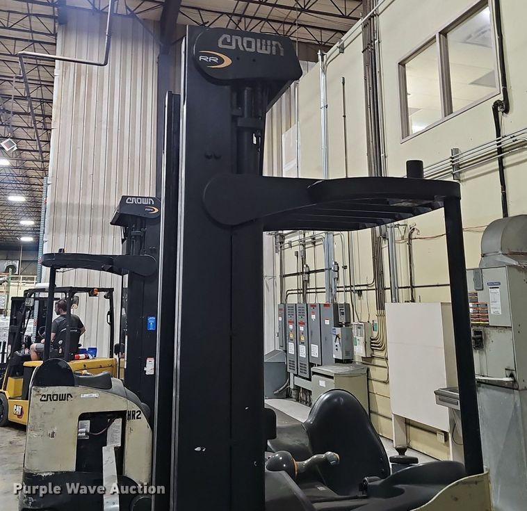 image for item EJ5550 Crown 5200 Series  order picker