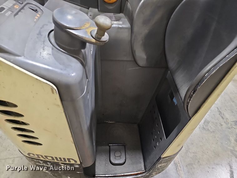 image for item EJ5550 Crown 5200 Series  order picker