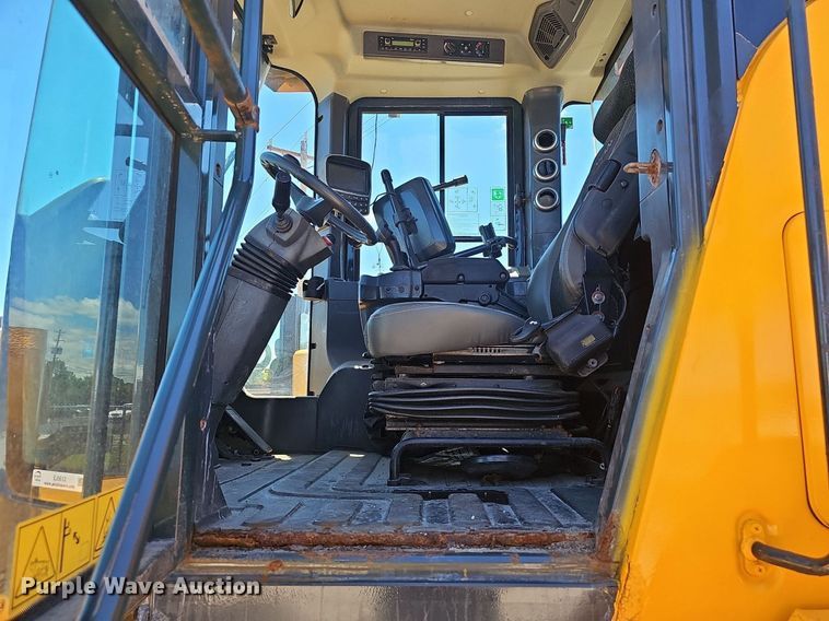 image for item EJ5612 Hyundai  HL940 wheel loader