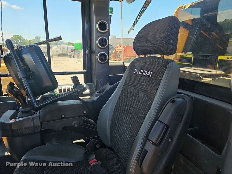 image for item EJ5612 Hyundai  HL940 wheel loader