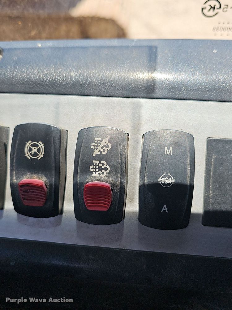 image for item EJ5612 Hyundai  HL940 wheel loader