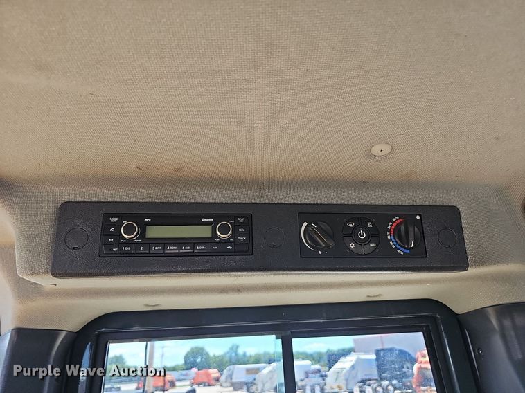 image for item EJ5612 Hyundai  HL940 wheel loader