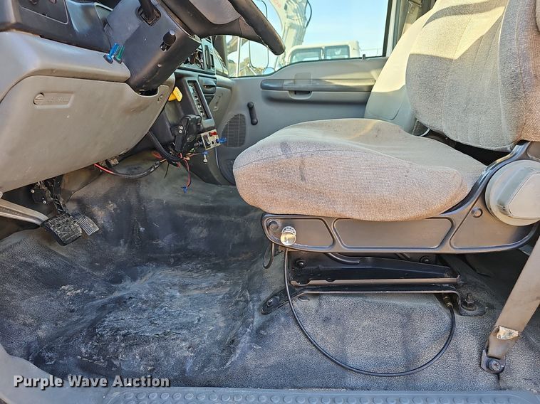 image for item EJ6214 2009 Ford F750 Super Duty XL utility / service truck