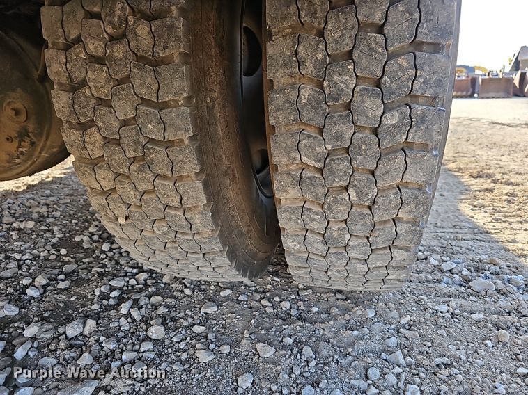 image for item EJ6214 2009 Ford F750 Super Duty XL utility / service truck