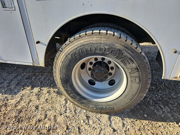 image for item EJ6214 2009 Ford F750 Super Duty XL utility / service truck