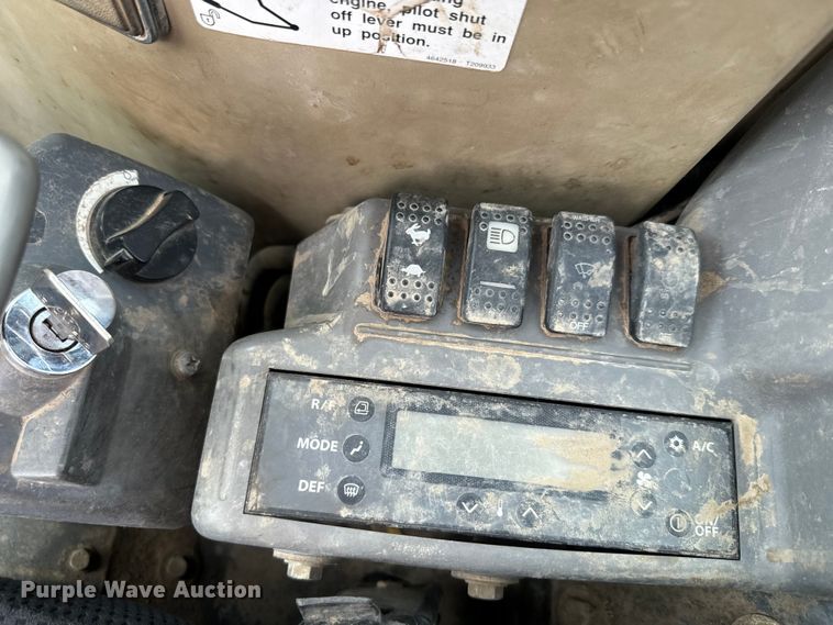 image for item EK1337 2012 John Deere 60D mini excavator