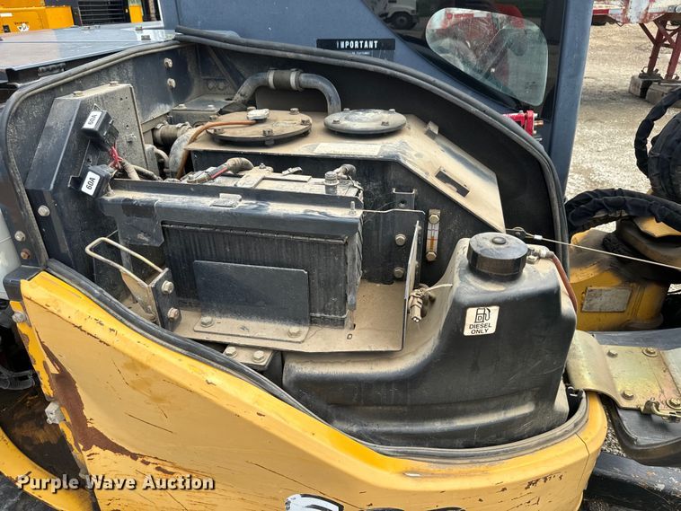 image for item EK1337 2012 John Deere 60D mini excavator