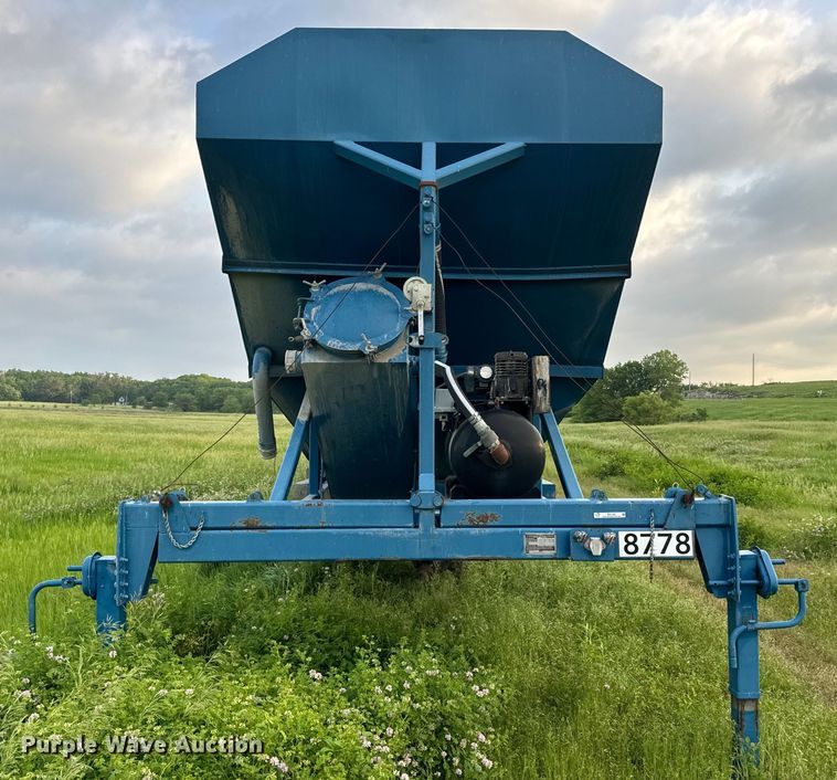 image for item EK1350 2013 CT Fabrication FAS/39 tank trailer