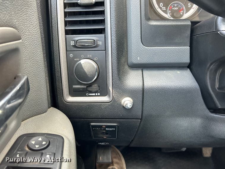 image for item EK4618 2014 Dodge  Ram 5500HD bucket truck