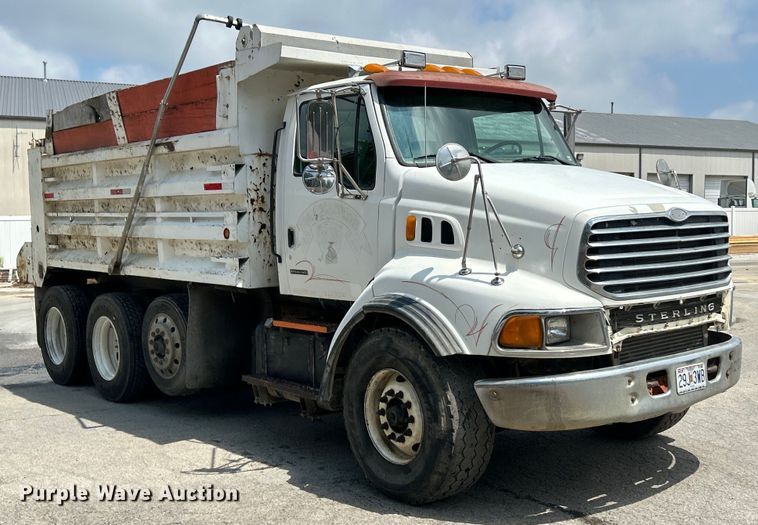 image for item EK4653 2000 Sterling L-Line dump truck