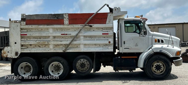 image for item EK4653 2000 Sterling L-Line dump truck