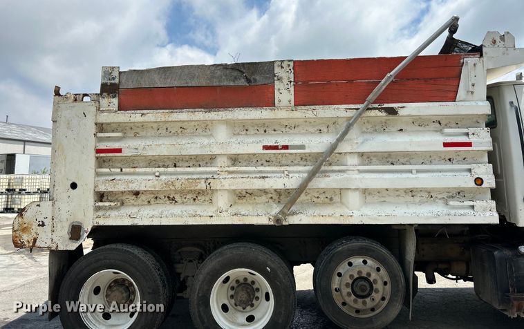 image for item EK4653 2000 Sterling L-Line dump truck