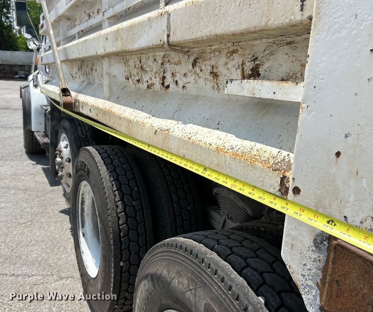 image for item EK4653 2000 Sterling L-Line dump truck