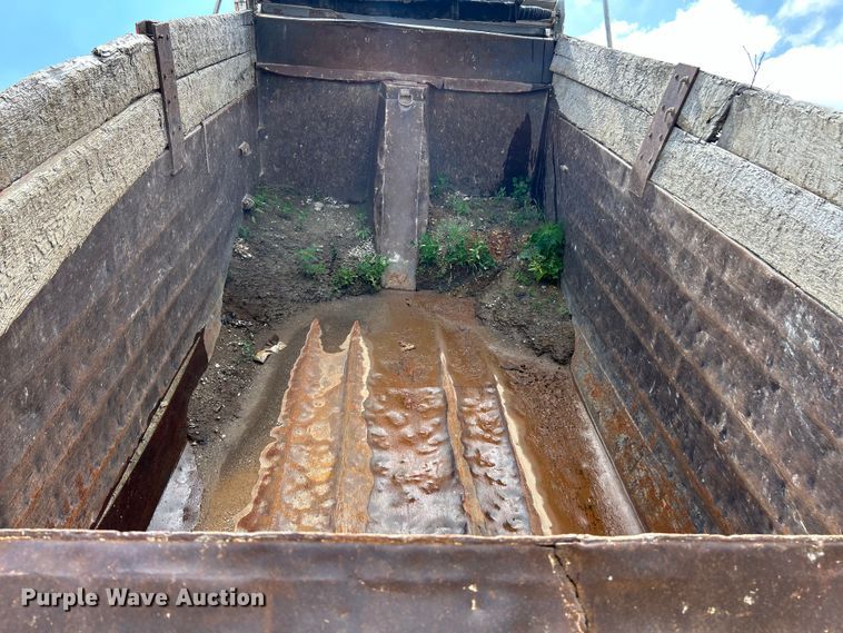 image for item EK4653 2000 Sterling L-Line dump truck