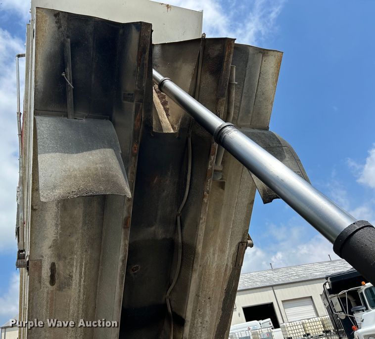 image for item EK4653 2000 Sterling L-Line dump truck