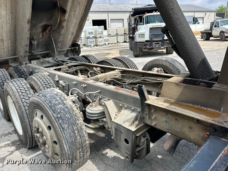 image for item EK4653 2000 Sterling L-Line dump truck