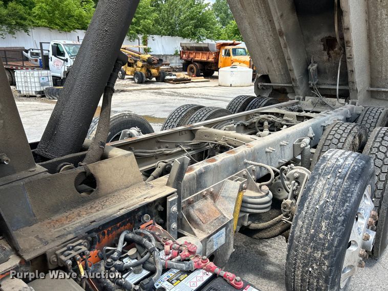 image for item EK4653 2000 Sterling L-Line dump truck