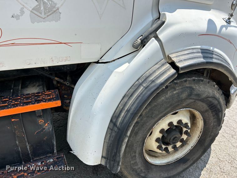 image for item EK4653 2000 Sterling L-Line dump truck