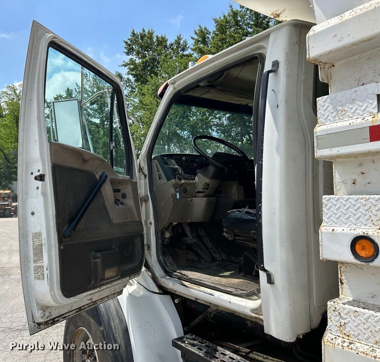 image for item EK4653 2000 Sterling L-Line dump truck