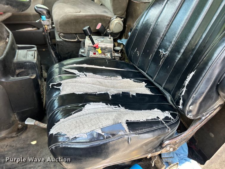 image for item EK4653 2000 Sterling L-Line dump truck