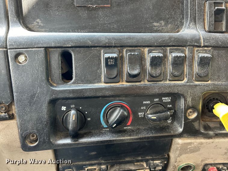 image for item EK4653 2000 Sterling L-Line dump truck