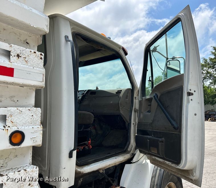 image for item EK4653 2000 Sterling L-Line dump truck