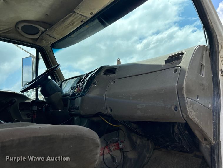 image for item EK4653 2000 Sterling L-Line dump truck