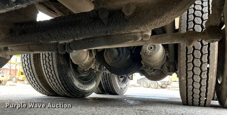 image for item EK4653 2000 Sterling L-Line dump truck