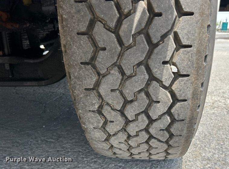 image for item EK4653 2000 Sterling L-Line dump truck