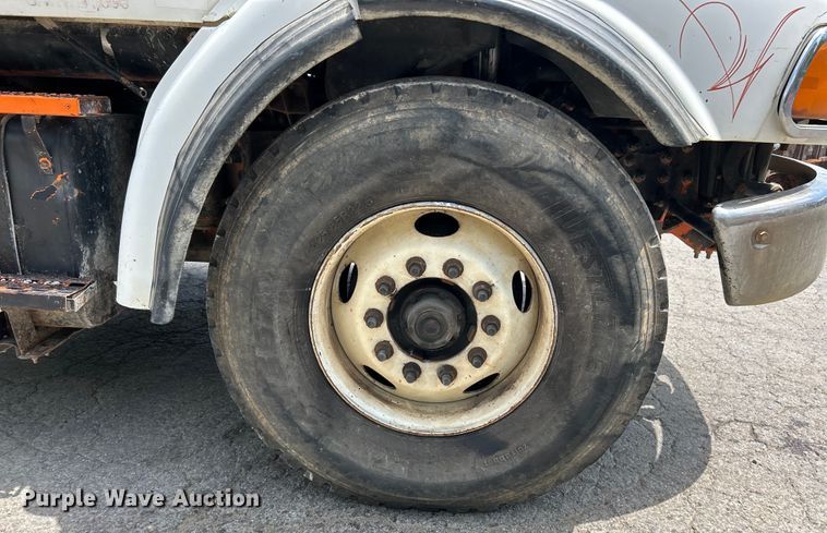 image for item EK4653 2000 Sterling L-Line dump truck