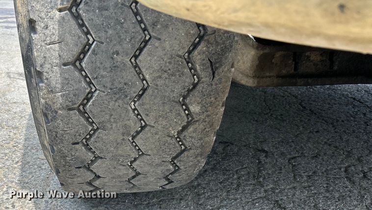 image for item EK4653 2000 Sterling L-Line dump truck